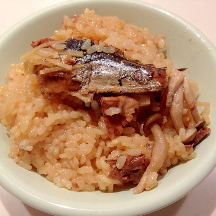 簡単&絶品!さんま蒲焼き缶詰としめじの炊き込みご飯